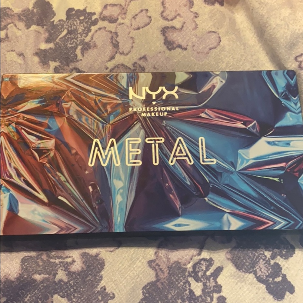 NYX metal eyeshadow